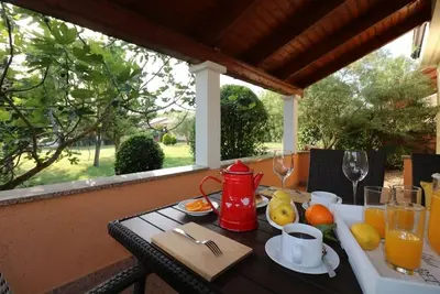 Maison de vacances dans Poreč avec terrasse, Climatisation, Wifi, Lave-vaisselle (4400-8)