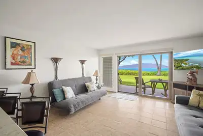 Image de Nouveau! Oceanfront Molokai Condo w \/ Pool & Grills!