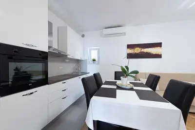 Image de Appartement dans Duće avec vue mer, terrasse, Climatisation, Wifi (3423-2)