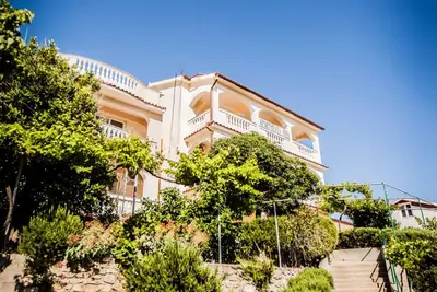 Image de Appartement dans Lopar avec Balcon, Climatisation, Wifi, Machine à laver (186-3)