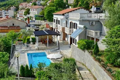 Image de Maison de vacances dans Rabac avec vue mer, Climatisation, Wifi, Machine à laver (577-1)