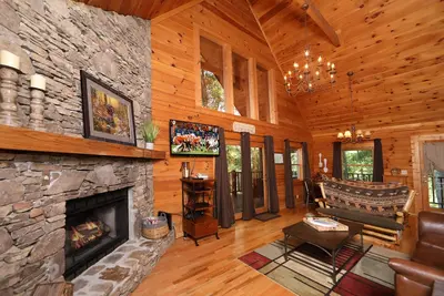 Image de Confortable et privé avec de belles vues! Bain à remous, foyer au gaz, très grand lit, cuisine équipée
