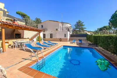 Image de Club Villamar - Charmante et moderne villa de famille située dans un quartier calme près de la me. . .