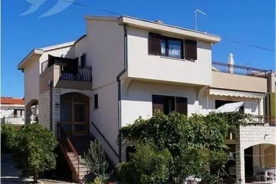 Image de Appartement dans Vodice avec vue mer, terrasse, Climatisation, Wifi (3420-3)
