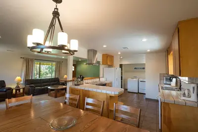 Image de Blue Bird Ranch, niché dans les pins et de chênes sur plus d'un acres de propriété, est un 3 chambres, 2 salles de bain. . .