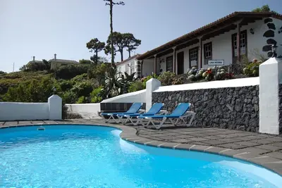Image de Charmante Casa Rural Lina Medina avec piscine et vue mer Ă Villa de M
