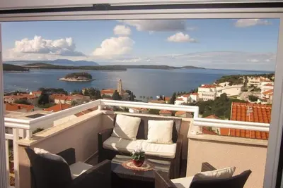 Image de Appartement dans Hvar avec vue mer, terrasse, Climatisation, Wifi (3666-4)