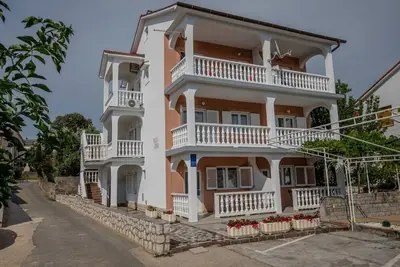 Image de Appartement dans Lopar avec terrasse, Climatisation, Wifi, Machine à laver (4360-1)