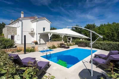 Image de Maison de vacances Cirik avec piscine chauffée