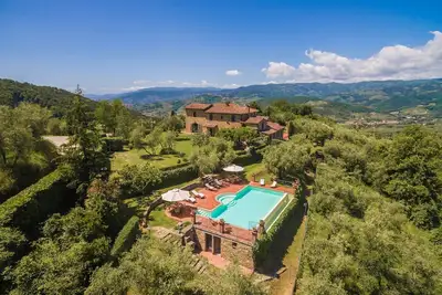 Villa à Monsummano Terme avec 7 chambres à coucher, 19 couchages
