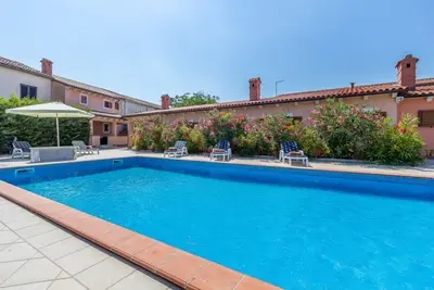Image de Maison de vacances dans Loborika avec terrasse, Climatisation, Wifi, Machine Ă laver (3642-1)