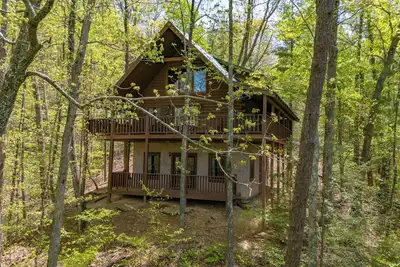 Image de 5 miles de Pigeon Forge, Air Hockey, Hot Tub. Services Gratuits, Piscine, Putt Putt, Pêche, Tennis, etc.