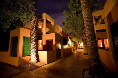 Image de Luxe 1br avec golf sur place, terrasse privée, bain à remous, piscine et plus