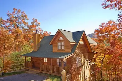 Image de Grande vue sur la montagne! 5 milles de Pigeon Forge Parkway. Accès à la piscine, à la pêche, au putt putt, au golf, etc. !
