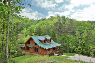 Image de Cabine privée au bout de la route - Vues sur la montagne! Équipements de villégiature Gratuits, Piscine, Putt Putt, Pêche