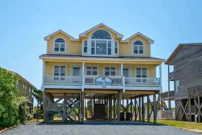 Image de Nouveau Pour Vacances Proactives - Joli comme une pêche - Holden Peach!   Magnifique 4 chambres, 4. 5 salles de bain face à la mer, maison ensoleillée avec porches couverts et terrasse pour profiter de vues spectaculaires sur l'océan, ainsi que sur les.