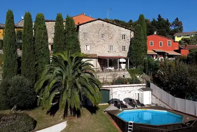 Image de Maison de Campagne à Chiatri avec 4 chambres à coucher, 8 couchages