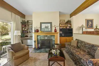 Image de Résidence de 2 chambres à coucher au Complexe de Topnotch Parfait pour les familles! Situé à quelques pas du tennis et du spa!