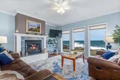 Image de * Promo! * Belle Condo Oceanfront, Wifi, Hdtv, Dvd, bain à remous et piscine intérieure!