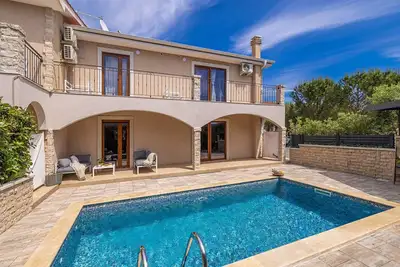 Image de Maison de vacances moderne et attrayante Djana