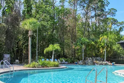 Image de Charmant condo à seulement 1 mile de Disney w / Resort piscine, WiFi et plus