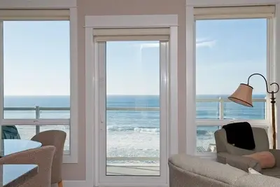 Image de * Promo! * Oceanfront Condo - bain à remous privé, fauteuil de massage, WiFi, Tvhd et piscine!