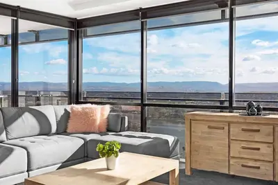 Image de * Superbe grand 2br Surfers central w / spa et vue