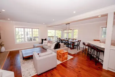 Image de 3br, 3ba Surplombant le Topnotch Resort & Spa avec une vue fantastique sur le mont. Mansfield! Peut accueillir jusqu'à 7 personnes, garage inclus.