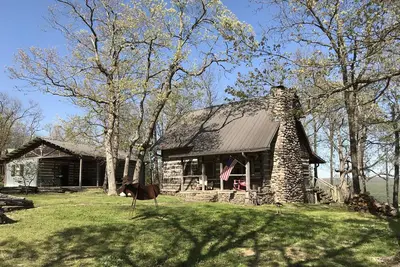 Image de Mountain View Cabin + (Bunkhouse 75 $ par nuit supplémentaire en sélectionnant 9 personnes)