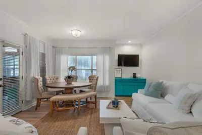 Image de Près de la plage, au rez-de-chaussée, croisière Dolphin gratuite, service de plage inclus