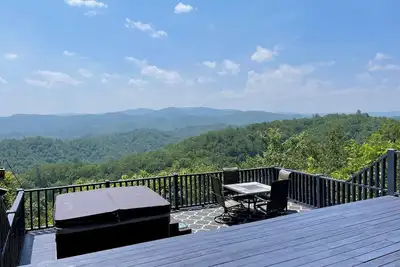 Image de Cabane privée près de Boone à 180 degrés, bain à remous, sentiers de randonnée \/ équestres