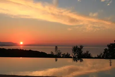 Image de Villa Lefki. spacieuse et contemporaine, Piscine privée extra large.