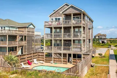 Image de Dazzling Oceanfront View! Ascenseur, piscine, bain à remous, salle de jeux, chien-friendly, etc.