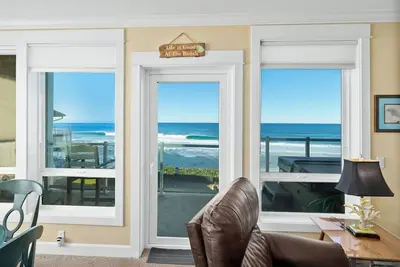 Image de * Promo! * Condo d'angle en bord de mer / bain à remous privé / piscine intérieure / WiFi et bien plus encore!
