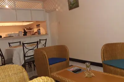 Image de Environnement frais et venteux. Bien meublé comme à la maison.