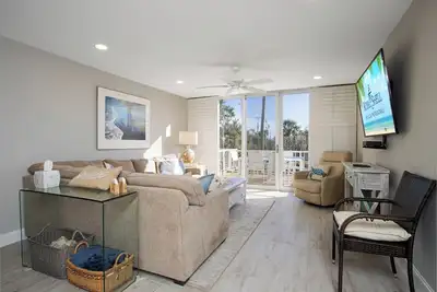 Image de Marches de luxe décontractées de la plage - Point phare 220