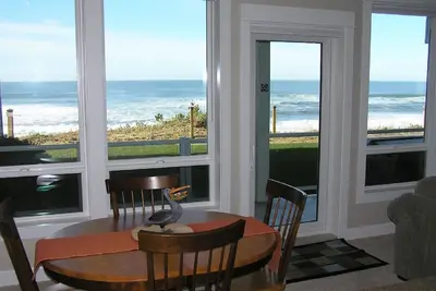 Image de * Promo! * Magnifique condo en bord de mer avec bain à remous privé, piscine, wifi et plus encore!