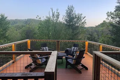 Image de Profitez de la vue sur les montagnes privées! Accès à la piscine Gratuit, Pêche, Putt Putt, Basketball! Seulement 8 km de la ville!