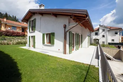 Image de Appartement moderne de 2 pièces avec grand balcon et belle vue sur le lac