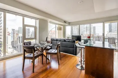 Image de Magnifique Condo 1Br au Centre Eaton - Vue incroyable!