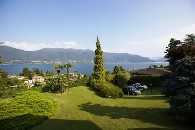Image de Spacieux appartement de 2 pièces avec environ 1. 300 m² de grand jardin bien entretenu