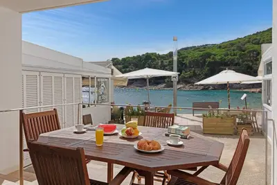 Fantastique appartement en 1ère ligne de plage avec vue spectaculaire sur la mer