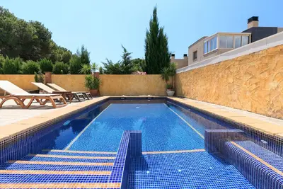 Image de Uhc Villa Ibiza · Piscine Privée · Jacuzzi · Bbq · WiFi Gratuit
