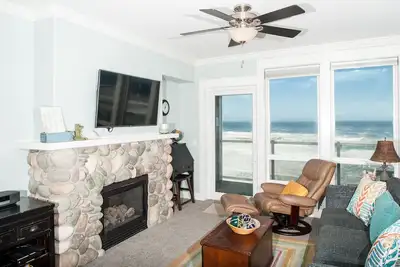 Image de * Promo! * Condo au deuxième étage en bord de mer avec bain à remous privé, piscine intérieure, WiFi!