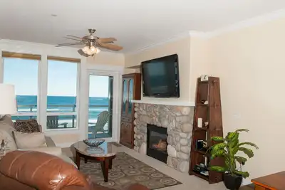 Image de * Promo! * Condo en bord de mer avec bain à remous privé, piscine intérieure, WiFi et plus encore!