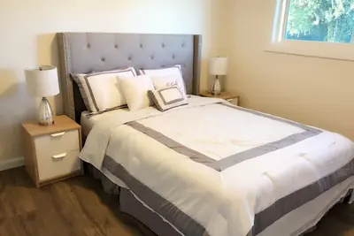 Image de Belle maison 4br \/ 3br entièrement rénovée avec 185+ chaînes de télévision