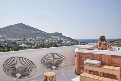 Image de Villa Signature à deux chambres avec vue sur la mer, piscine privée et jacuzzi extérieur