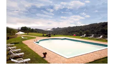 Image de Maison De La Cour En Dehors 1 dans une ferme avec piscine à Orvieto
