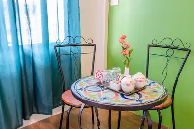 Image de Chambre confortable et spacieuse près du centre-ville