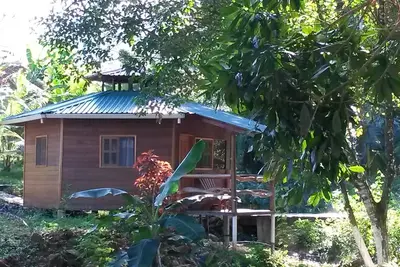 Image de Cabine avec vue sur la rivière et sources chaudes